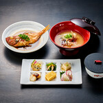 海辺のリゾート 碧い海 - 金目鯛姿煮 和みの六趣 地魚あら汁　3.300円