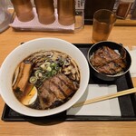 豚丼一番 - セット。