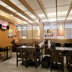豚丼一番 - 店内写真。
