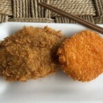 肉の黒田 - お店の中で食べたメンチ＆コロッケ絶品です