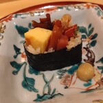 銀座 しのはら - 巻き寿司、端のところを頂く、ラッキーです。