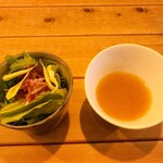 SHE meguro - 季節野菜のミニサラダとホームメイドスープ