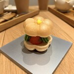 茶寮 フクチャ - いちごフラワー最中