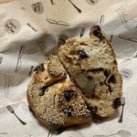 ベーカリー燈 - 栗とチョコレートのカンパーニュ ¥360