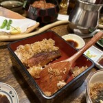 うなぎの魚伊 本店 - 鰻重　　鰻おもてるより分厚い