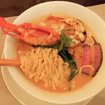 MENSHO - 中太縮れ麺。