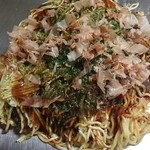 Okonomiyaki Hiroshi Chan - ミックス焼 そば入り 750円