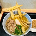 うどん はな明かり - 料理写真:肉増し200円と温玉80円をトッピング