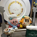 カービィカフェ - 入り口でお出迎え  皿の前で並んで写真撮って貰えます〜