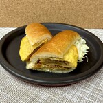 まるき製パン所 - オムレツロール(断面)