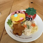 カービィカフェ OSAKA - 寒いからマフラーまいてますと。可愛い〜 マキシマムトマトの中はミネストローネ‼️このお皿持ち帰りました〜