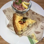 カフェ ドゥ ラペ - エリンギのキッシュと牛タンの