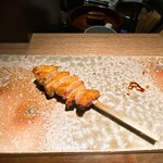 炭割烹 新谷 - 皮付きせせり ◎