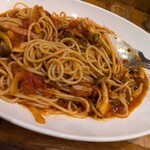 ヴァンカム - きのことベーコンのトマトソース