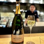 tens. - シャンパーニュのマグナム、いいですよね。
            ブリュット・スーヴェランですが、よりふくよかさが増して、キュヴェ・エメラ寄りになる気がします。