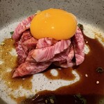 炭火焼肉 肉刺し にく式 南郷18丁目店 - 牛霜降りユッケ