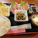 ダイニングキッチン えん - 寒ブリ定食