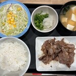 松屋 - 料理写真:牛焼肉定食+豆腐入り味噌汁に変更