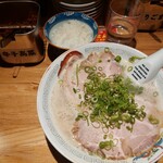 博多ラーメン でぶちゃん - 