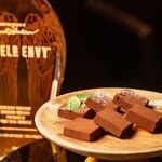 TOKYO Whisky Library - 