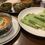 インド・ネパール料理　ナラヤニ - キーマカレー、と、グリーンチーズナン。