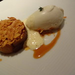 アバロッツ - パイエッテと奈良産リンゴのタタン
      タイム風味のジェラートとサワーエアー