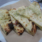 インド･パキスタン料理 ホット・スプーン - チーズナン