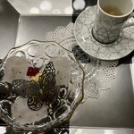 トゥ・ラ・ジョア イズム - 