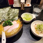 MEN-EIJI Hiragishi Base - 家系、トッピングねぎ、葱油飯