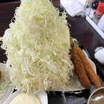 キングスポート - そびえ立つ、キャベツの塔。寄り添うアジフライ。