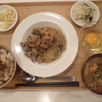 トーコーキッチン - 牛すきやき 副菜二品 豚汁 ご飯