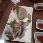 居酒屋 忠助 海浜幕張店 - 刺身（おまけつき）常連ですから　スミマセン（＾＾；　