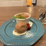 洋食コノヨシ - デザート、ティラミスとチョコアイス