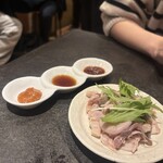 動物園通り もつ肉店 - 