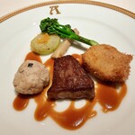 アピシウス - 3種類のお肉の盛り合わせ（仔牛のパネ、牛ロースのステーキ、ほろほろ鳥のブーレット