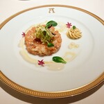 アピシウス - サーモンとフレゴラのタルタル サワークリームとフヌイユのソース