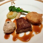 アピシウス - 3種類のお肉の盛り合わせ（仔牛のパネ、牛ロースのステーキ、ほろほろ鳥のブーレット