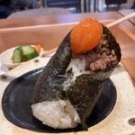 やまうち本店日々麹舎 - 卵黄肉そぼろおにぎり