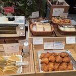 ブッフェ アンド カフェ ラ マレーア - クロワッサン　パンケーキ