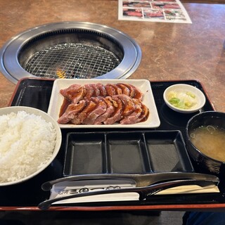 焼肉三国一 - 料理写真:やわらかハラミ定食(メガ) 1529円❗️