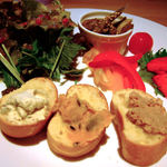 クリヤ コーヒー ロースターズ - 年内最終営業日の日替わりランチ・盛り合わせプレート