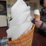 山田牧場 ミルクの里 - 定番の「ソフトクリーム」です。