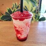 たいやき 愛でたいや - いちごシェイク