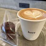 here - カフェラテ ¥700