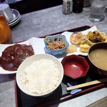 ほびーい喫茶店 - 納豆ハンバーグ定食 (値段お任せ)