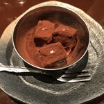 タンドールバル カマルプール - 普通のトリュフチョコかと思いきや・・！