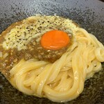 極楽うどん TKU - 納豆キーマカレー釜玉うどん