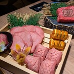 黒毛和牛タンとハラミ 焼肉龍 難波千日前店 - 