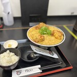 極楽うどん TKU - 鶏天鶏卵カレーうどん（並）