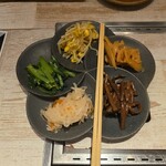 肉匠 コギヤ 宴庭  - ナムルの五種盛り